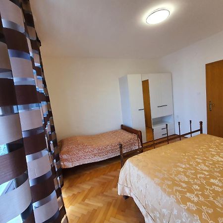 Apartments Luciana & Helena Pula Exterior photo