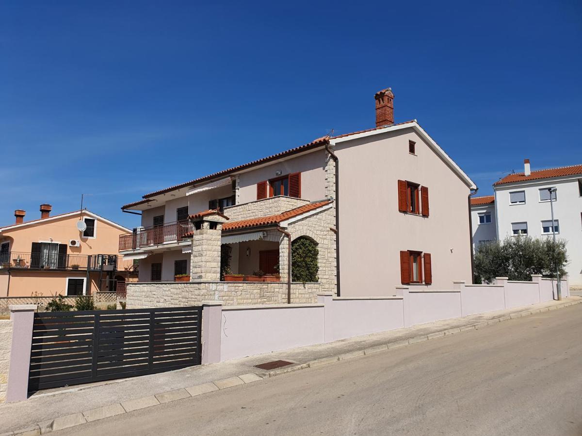 Apartments Luciana & Helena Pula Exterior photo