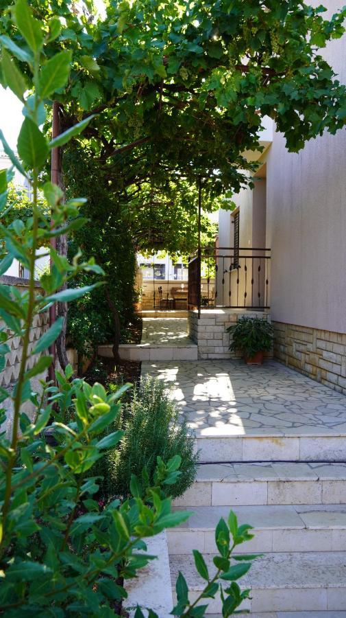 Apartments Luciana & Helena Pula Exterior photo