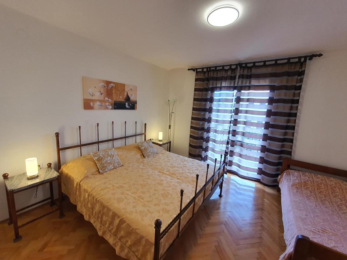 Apartments Luciana & Helena Pula Exterior photo