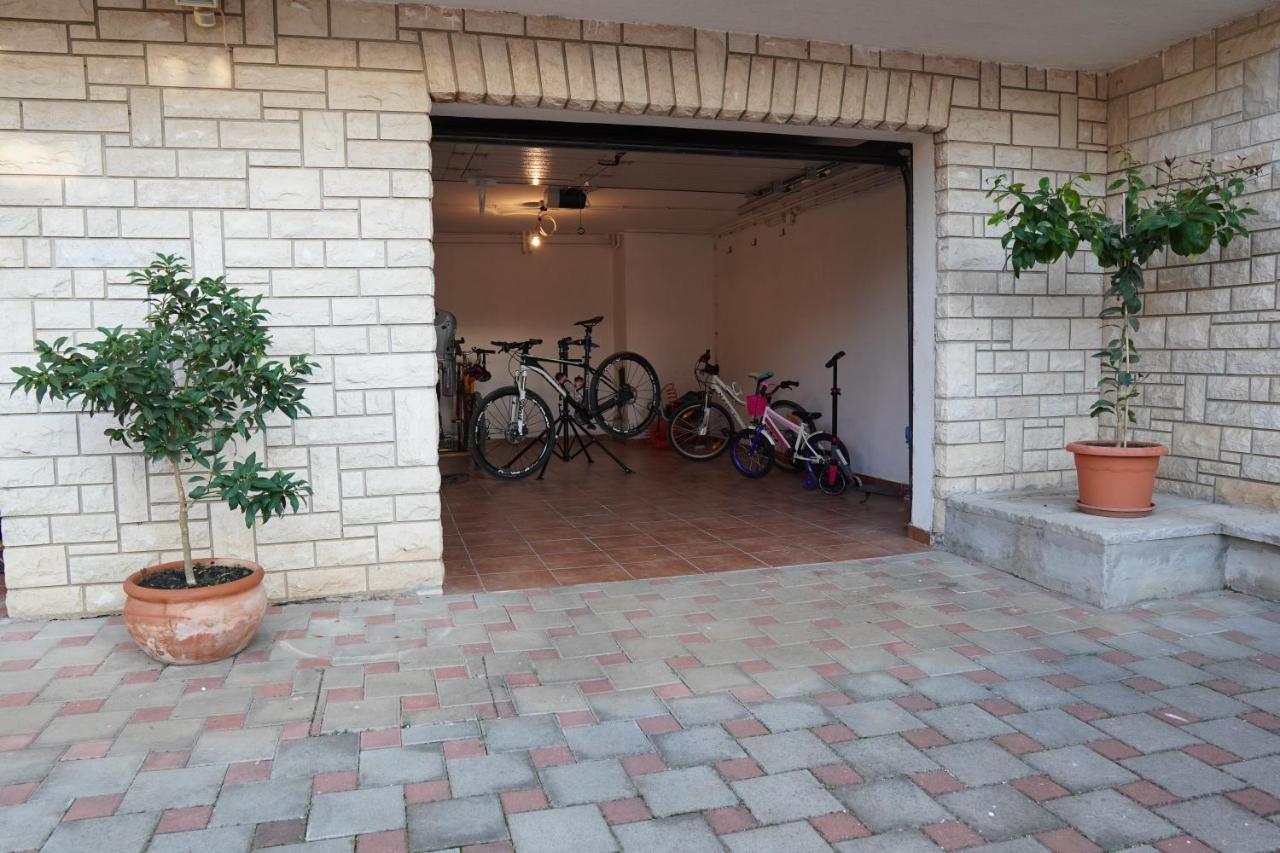 Apartments Luciana & Helena Pula Exterior photo