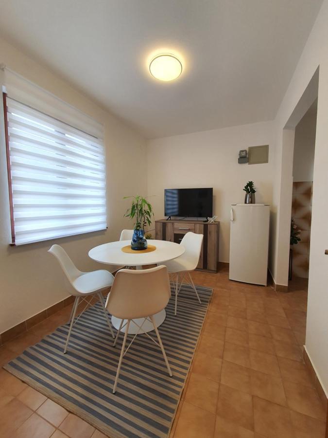 Apartments Luciana & Helena Pula Exterior photo